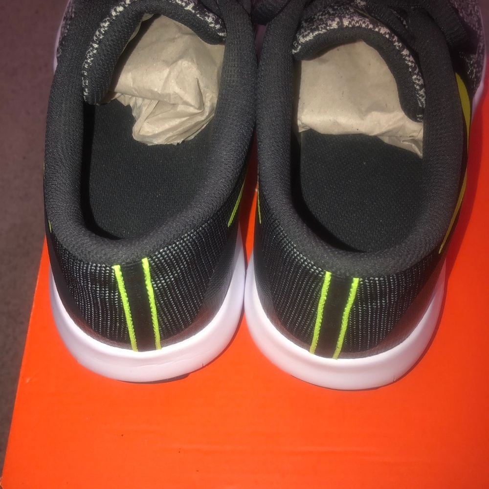 Nike Flex Contact Sneakers - Picture 6 of 7